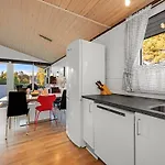 Sjarlotte - 400m To The Fjord By Interhome Nyaraló