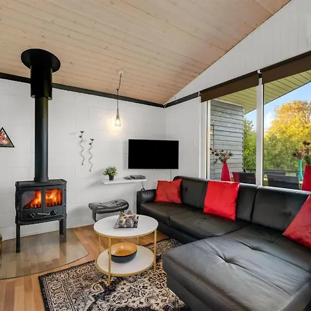 Sjarlotte - 400m To The Fjord By Interhome *